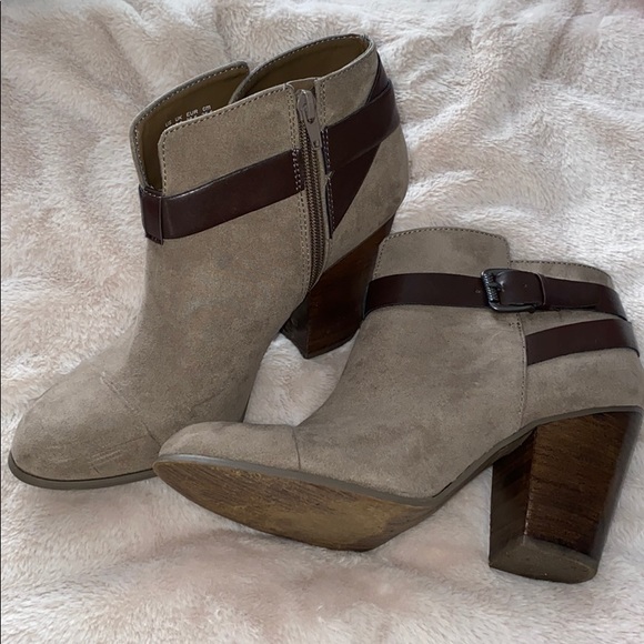 Heeled booties - Picture 2 of 2